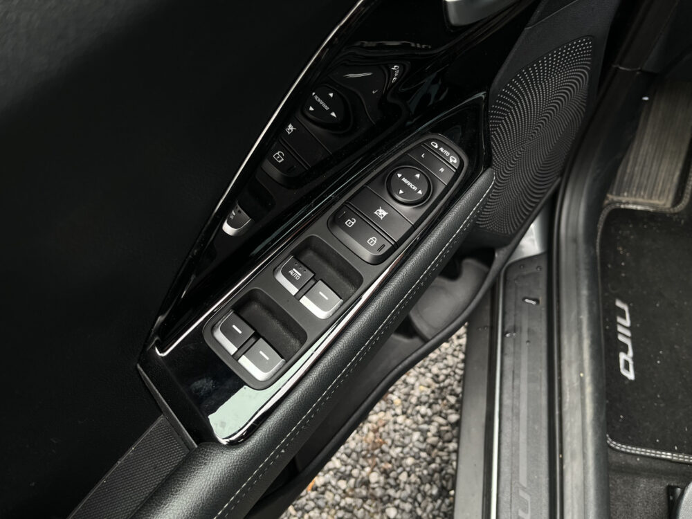 Kia Niro 1.6 GDi PHEV DynamicPlusLine // ADAPT. CRUISE // HALF LEDER // DODEHOEK // CAMERA // NAVI+CARPLAY // STUUR+STOELVERWARMING // 15