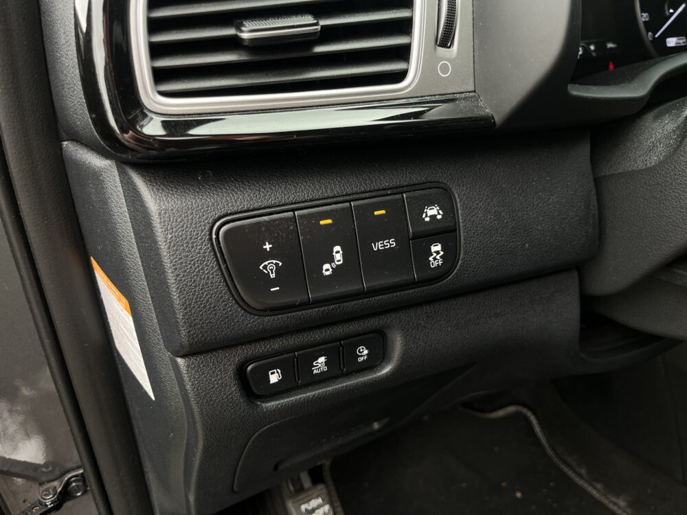 Kia Niro 1.6 GDi PHEV DynamicPlusLine // ADAPT. CRUISE // HALF LEDER // DODEHOEK // CAMERA // NAVI+CARPLAY // STUUR+STOELVERWARMING // 17