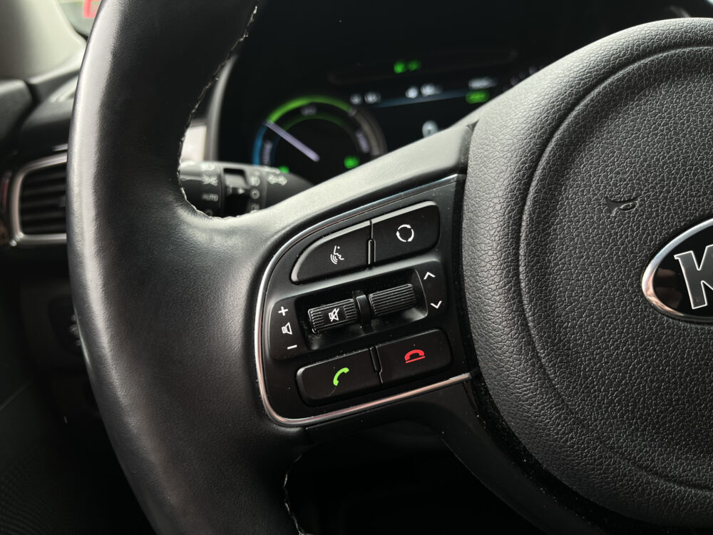 Kia Niro 1.6 GDi PHEV DynamicPlusLine // ADAPT. CRUISE // HALF LEDER // DODEHOEK // CAMERA // NAVI+CARPLAY // STUUR+STOELVERWARMING // 18