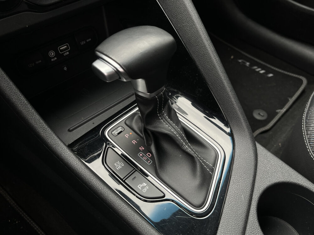 Kia Niro 1.6 GDi PHEV DynamicPlusLine // ADAPT. CRUISE // HALF LEDER // DODEHOEK // CAMERA // NAVI+CARPLAY // STUUR+STOELVERWARMING // 21