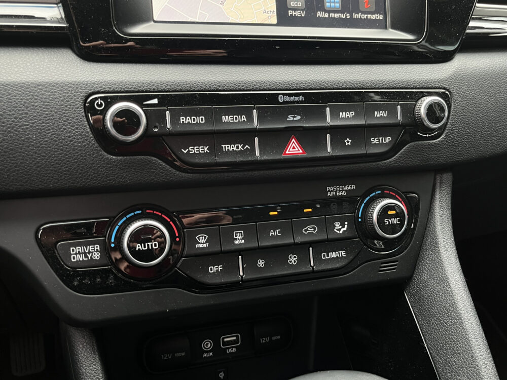 Kia Niro 1.6 GDi PHEV DynamicPlusLine // ADAPT. CRUISE // HALF LEDER // DODEHOEK // CAMERA // NAVI+CARPLAY // STUUR+STOELVERWARMING // 23