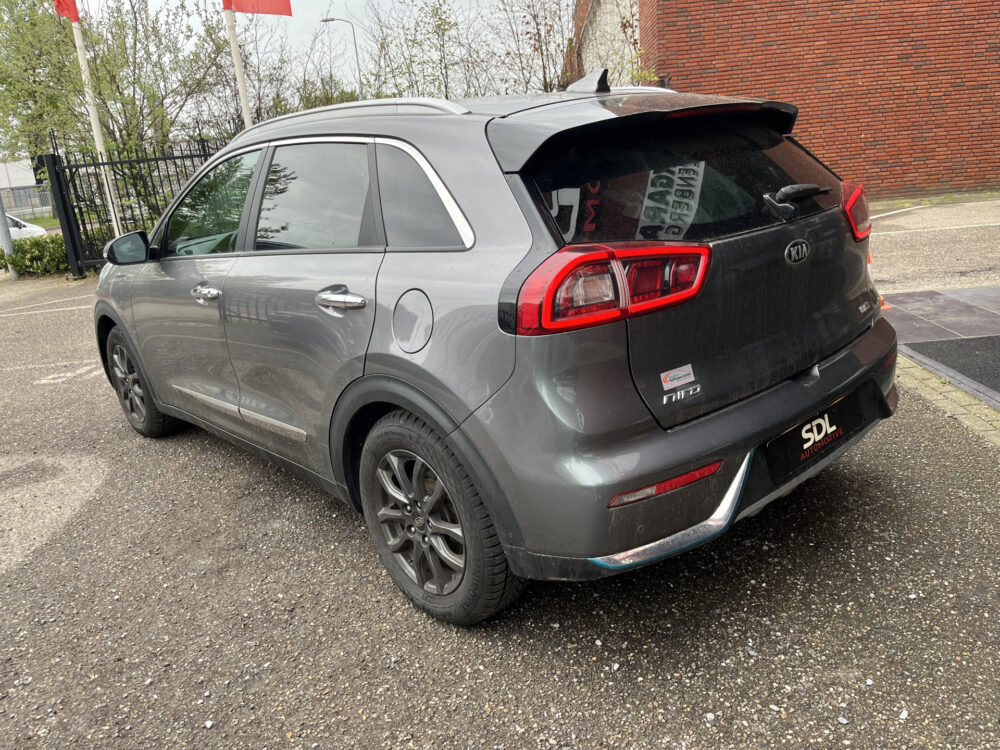 Kia Niro 1.6 GDi PHEV DynamicPlusLine // ADAPT. CRUISE // HALF LEDER // DODEHOEK // CAMERA // NAVI+CARPLAY // STUUR+STOELVERWARMING // 3
