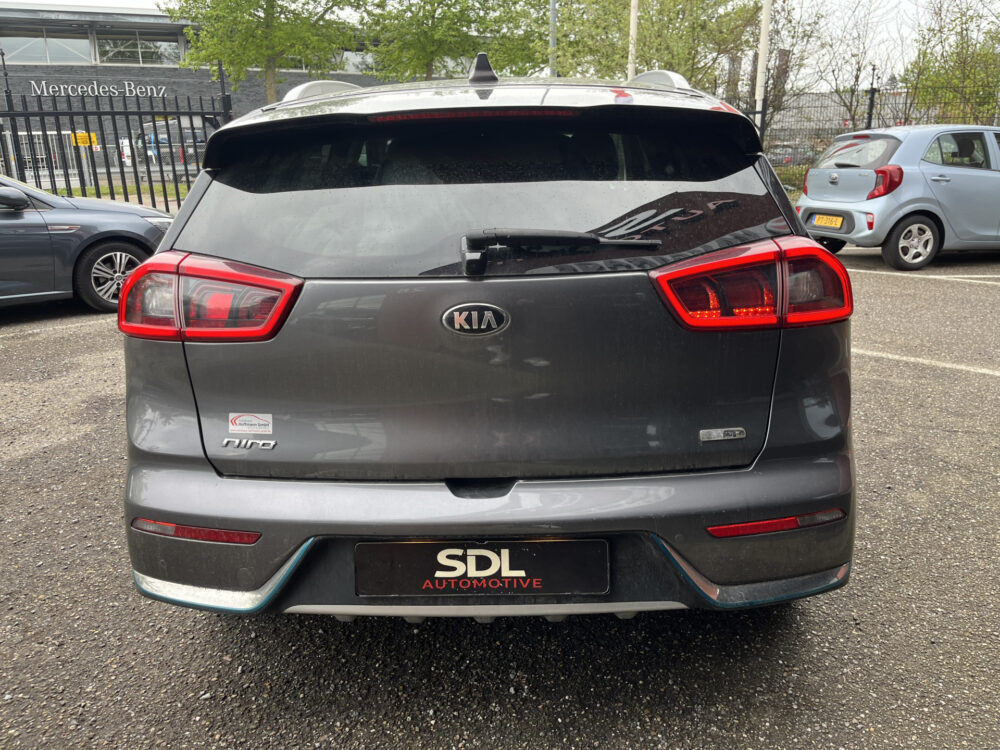 Kia Niro 1.6 GDi PHEV DynamicPlusLine // ADAPT. CRUISE // HALF LEDER // DODEHOEK // CAMERA // NAVI+CARPLAY // STUUR+STOELVERWARMING // 4