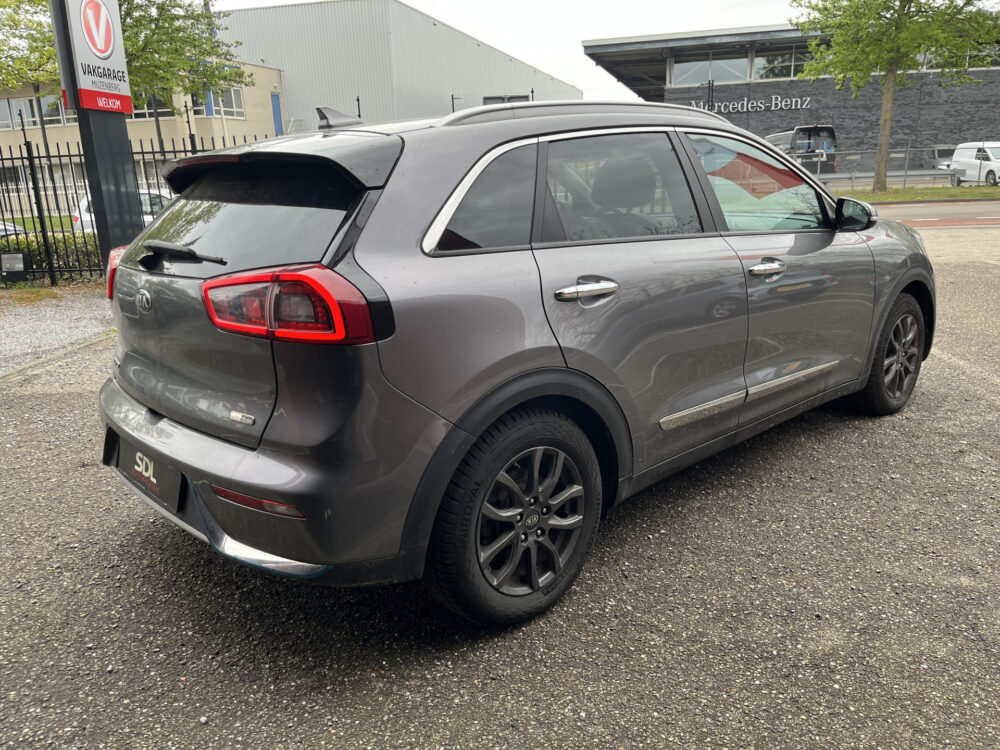 Kia Niro 1.6 GDi PHEV DynamicPlusLine // ADAPT. CRUISE // HALF LEDER // DODEHOEK // CAMERA // NAVI+CARPLAY // STUUR+STOELVERWARMING // 5