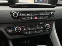 Kia Niro 1.6 GDi PHEV DynamicPlusLine // ADAPT. CRUISE // HALF LEDER // DODEHOEK // CAMERA // NAVI+CARPLAY // STUUR+STOELVERWARMING // 52