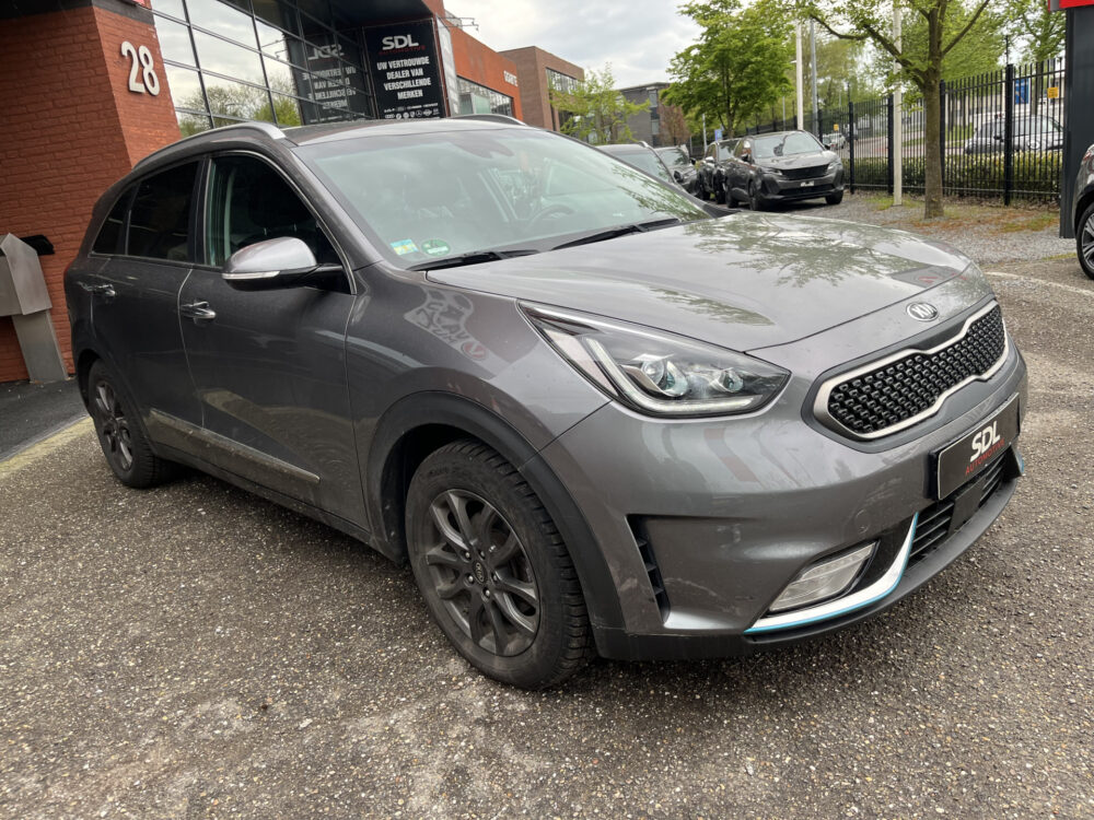 Kia Niro 1.6 GDi PHEV DynamicPlusLine // ADAPT. CRUISE // HALF LEDER // DODEHOEK // CAMERA // NAVI+CARPLAY // STUUR+STOELVERWARMING // 7