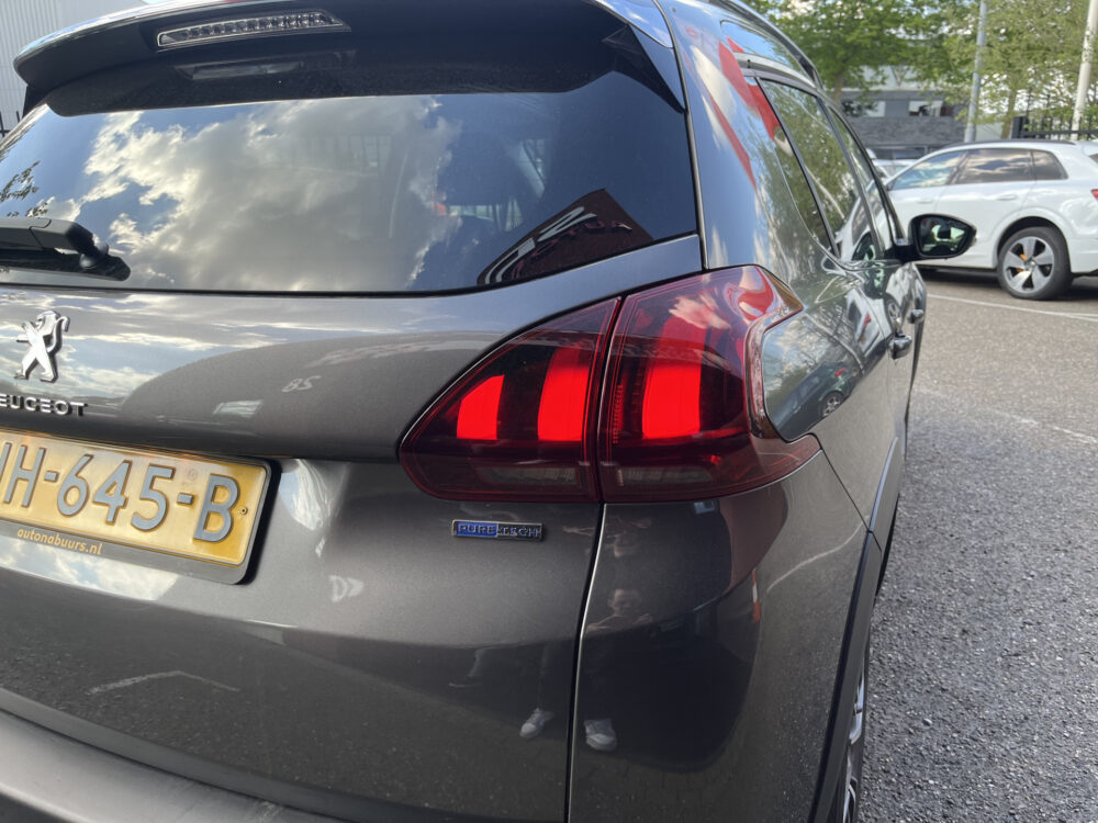 Peugeot 2008 1.2 PureTech Allure NIEUWE DIST. RIEM!! // LED // HALF LEDER // NAVI // PANORAMADAK // PARKEERSENSOREN // CRUISE // 12