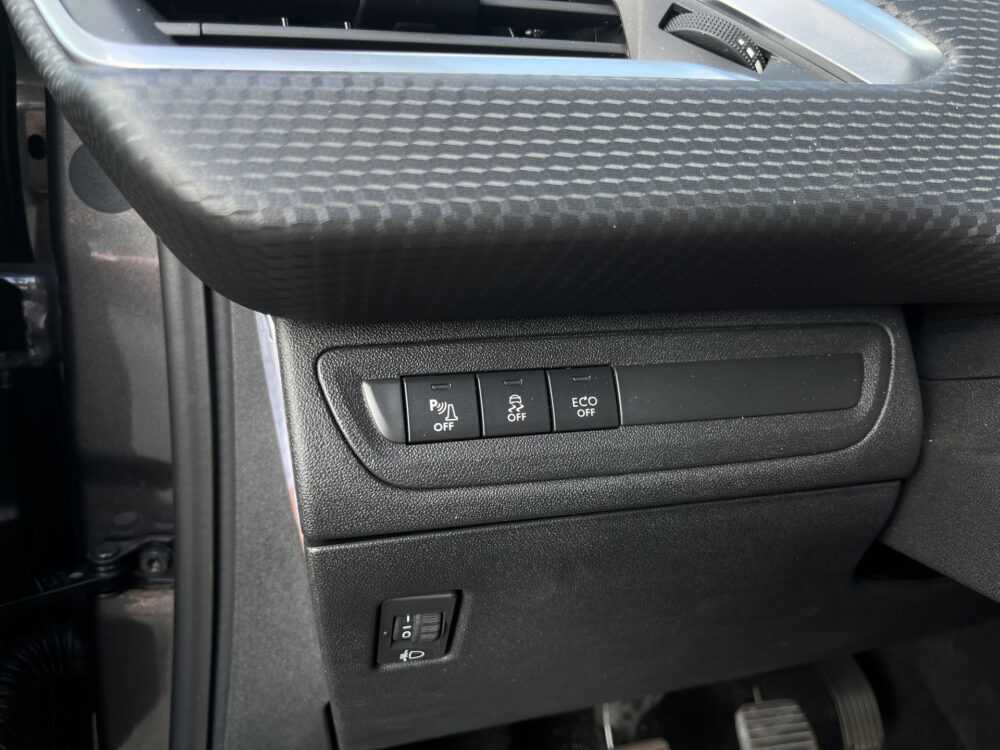 Peugeot 2008 1.2 PureTech Allure NIEUWE DIST. RIEM!! // LED // HALF LEDER // NAVI // PANORAMADAK // PARKEERSENSOREN // CRUISE // 20