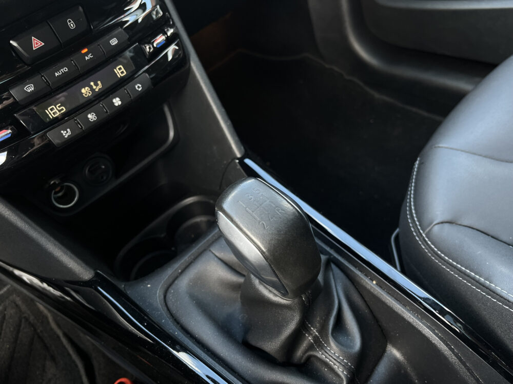 Peugeot 2008 1.2 PureTech Allure NIEUWE DIST. RIEM!! // LED // HALF LEDER // NAVI // PANORAMADAK // PARKEERSENSOREN // CRUISE // 23