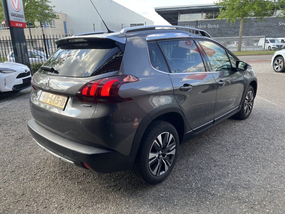 Peugeot 2008 1.2 PureTech Allure NIEUWE DIST. RIEM!! // LED // HALF LEDER // NAVI // PANORAMADAK // PARKEERSENSOREN // CRUISE // 5