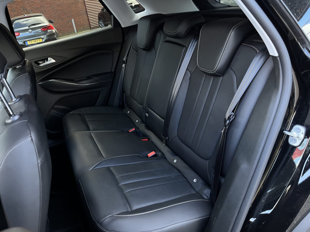 Opel Grandland X 1.6 Turbo Hybrid Ultimate // LEDER+ ELEK.STOEL // DODEHOEK // ELEK. KLEP // NAVI+CARPLAY // STOELVERKOELING+VERWARMING // KEYLES 18