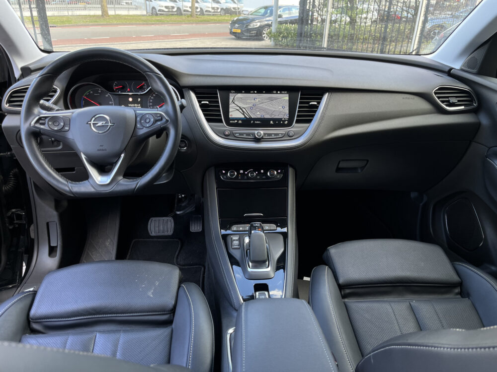 Opel Grandland X 1.6 Turbo Hybrid Ultimate // LEDER+ ELEK.STOEL // DODEHOEK // ELEK. KLEP // NAVI+CARPLAY // STOELVERKOELING+VERWARMING // KEYLES 19