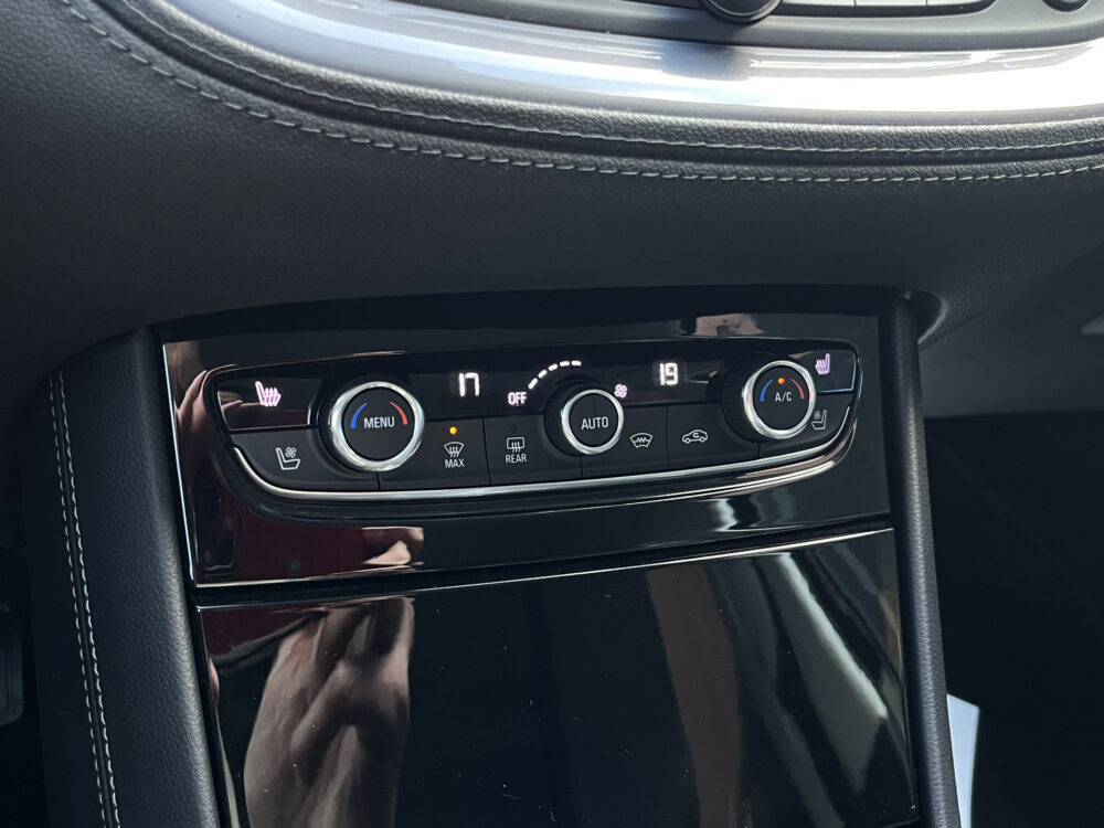 Opel Grandland X 1.6 Turbo Hybrid Ultimate // LEDER+ ELEK.STOEL // DODEHOEK // ELEK. KLEP // NAVI+CARPLAY // STOELVERKOELING+VERWARMING // KEYLES 29
