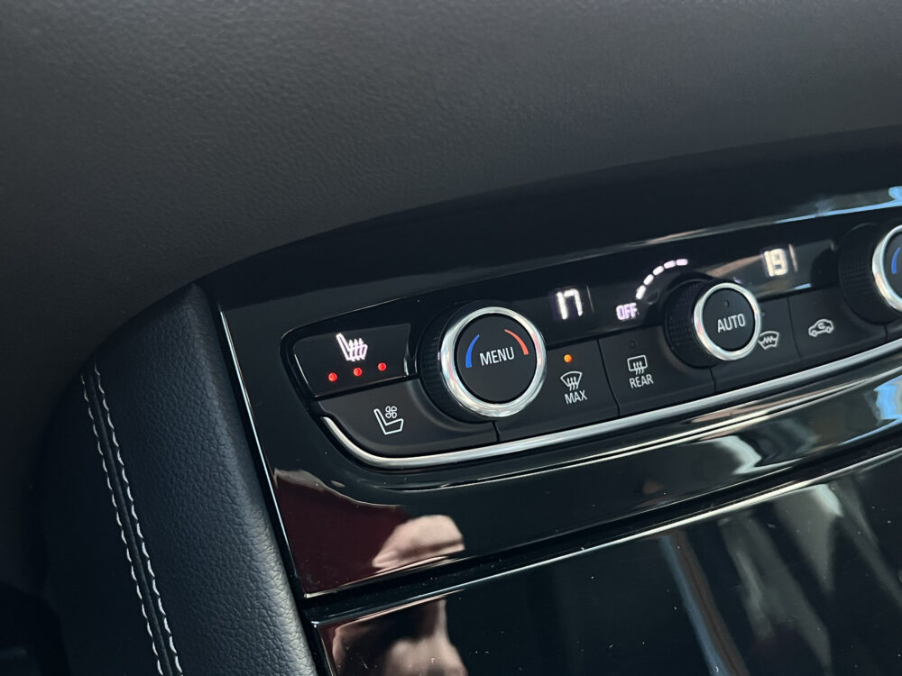 Opel Grandland X 1.6 Turbo Hybrid Ultimate // LEDER+ ELEK.STOEL // DODEHOEK // ELEK. KLEP // NAVI+CARPLAY // STOELVERKOELING+VERWARMING // KEYLES 30