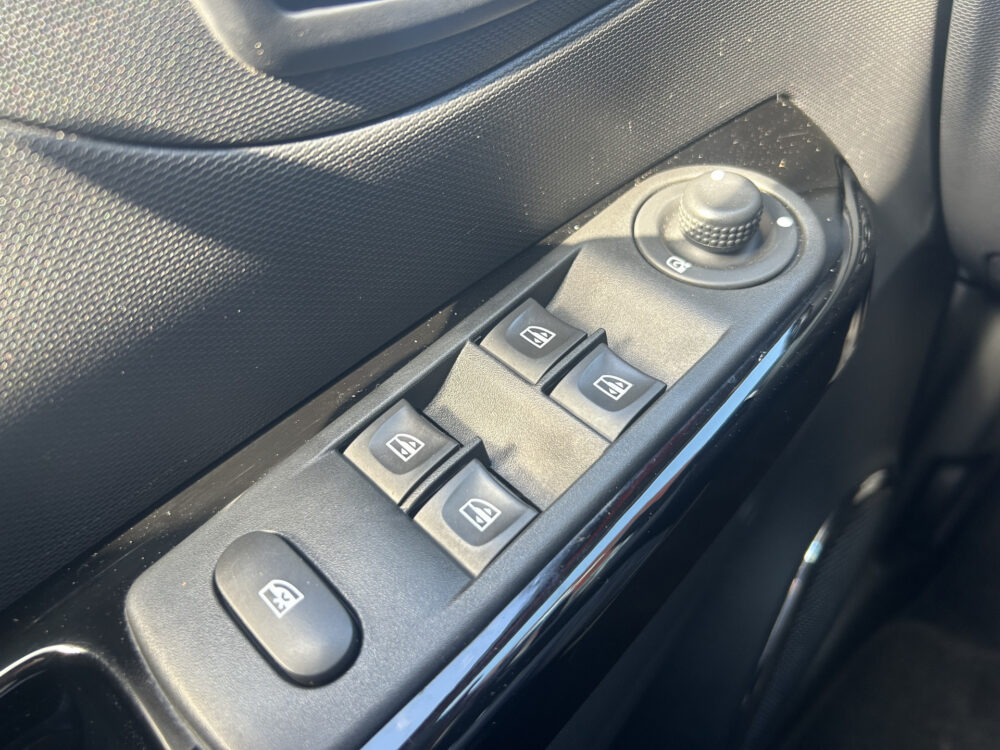 Renault Captur 1.2 TCe Dynamique // NAVI // PDC // CLIMA // CRUISE // TREKHAAK // BLUETOOTH // 21