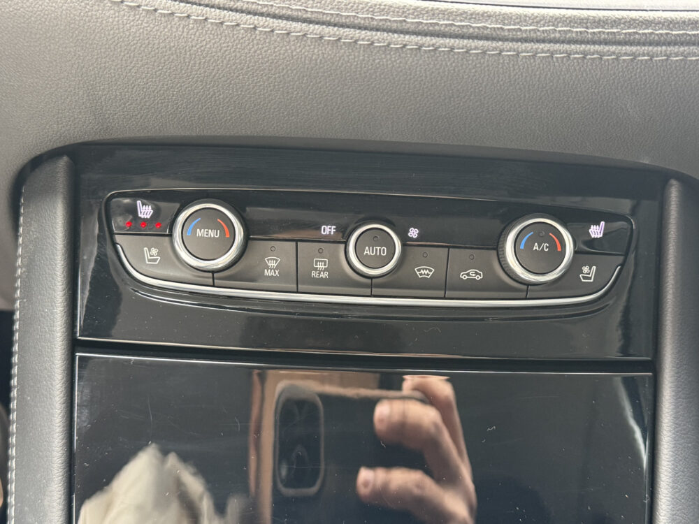 Opel Grandland X 1.6 Turbo Hybrid4 Ultimate 300PK! // NAVI // CAMERA V+A // APPLE CARPLAY + ANDROID AUTO // STOEL VERWARMING + VERKOELING // ELEK 23