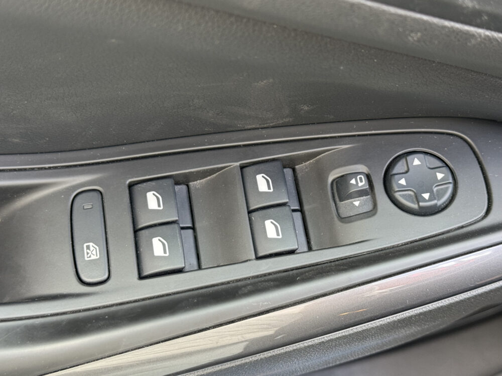 Opel Grandland X 1.6 Turbo Hybrid4 Ultimate 300PK! // NAVI // CAMERA V+A // APPLE CARPLAY + ANDROID AUTO // STOEL VERWARMING + VERKOELING // ELEK 25