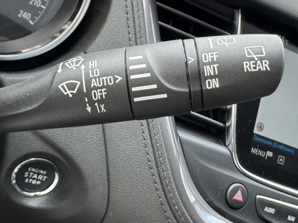 Opel Grandland X 1.6 Turbo Hybrid4 Ultimate 300PK! // NAVI // CAMERA V+A // APPLE CARPLAY + ANDROID AUTO // STOEL VERWARMING + VERKOELING // ELEK 29