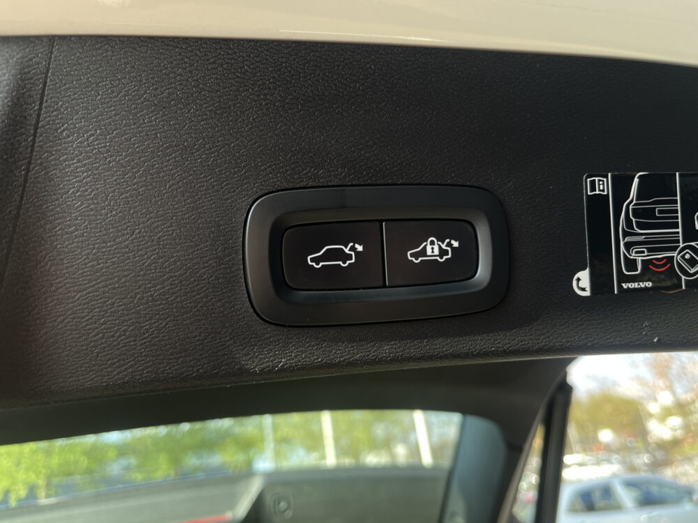 Volvo XC40 1.5 T5 Recharge R-Design // LEDER // ELEK. STOELEN+GEHEUGEN // HARMAN&KARDON // CAMERA // 16