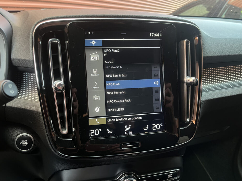 Volvo XC40 1.5 T5 Recharge R-Design // LEDER // ELEK. STOELEN+GEHEUGEN // HARMAN&KARDON // CAMERA // 32