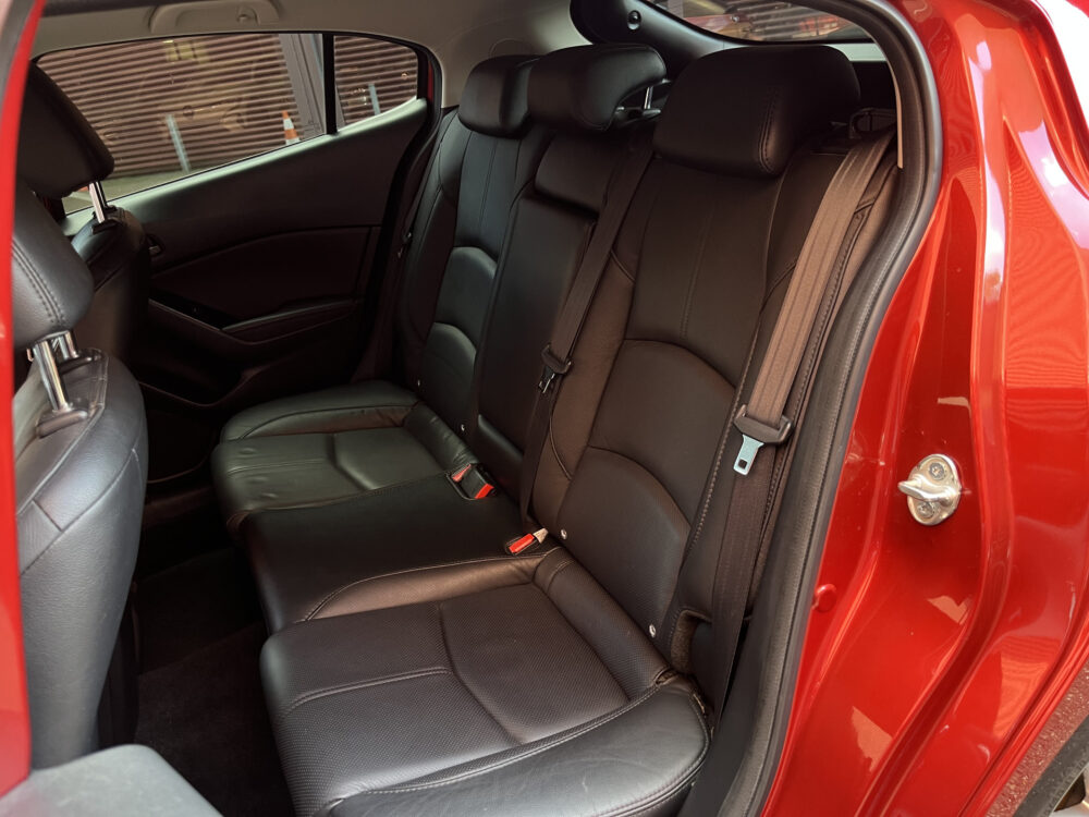 Mazda 3 2.0 SkyActiv-G 120 GT-M // ADAPT. CRUISE // DODEHOEK // KEYLESS // BOSE AUDIO // CAMERA // STUUR+STOELVERWARMING // LEDER+ELEK.  16