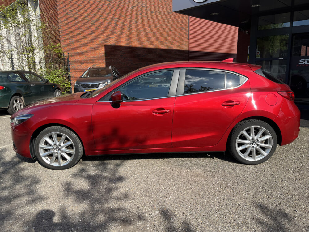 Mazda 3 2.0 SkyActiv-G 120 GT-M // ADAPT. CRUISE // DODEHOEK // KEYLESS // BOSE AUDIO // CAMERA // STUUR+STOELVERWARMING // LEDER+ELEK.  2