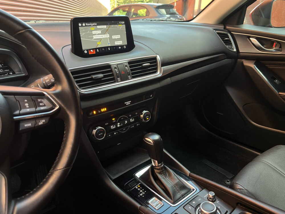 Mazda 3 2.0 SkyActiv-G 120 GT-M // ADAPT. CRUISE // DODEHOEK // KEYLESS // BOSE AUDIO // CAMERA // STUUR+STOELVERWARMING // LEDER+ELEK.  25