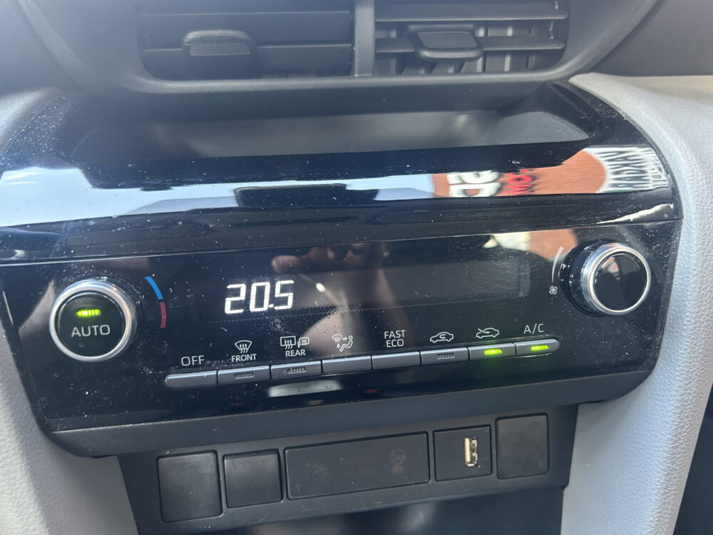 Toyota Yaris Cross 1.5 Hybrid Comfort // LED // APPLE CARPLAY / ANDROID AUTO // ADAPTIVE CRUISE // CLIMA // CAMERA 18