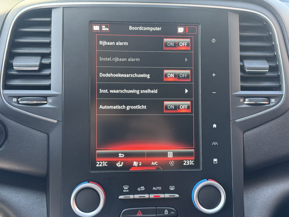 Renault Mégane Estate 1.2 TCe Bose // MASSAGE STOELEN // NAVI // CAMERA // TREKHAAK // BOSE PREMIUM AUDIO // CLIMA // 21