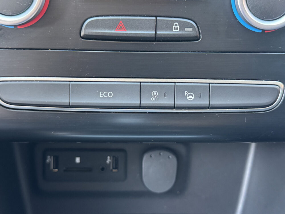 Renault Mégane Estate 1.2 TCe Bose // MASSAGE STOELEN // NAVI // CAMERA // TREKHAAK // BOSE PREMIUM AUDIO // CLIMA // 24