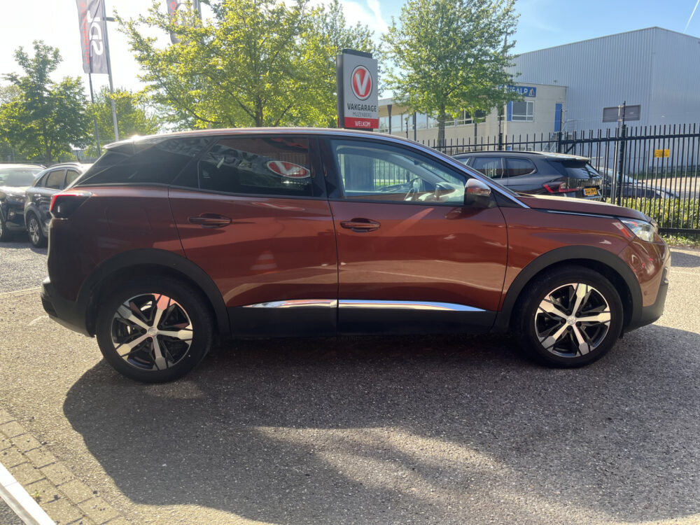 Peugeot 3008 1.2 PureTech GT Line // FUL LED // KEYLESS // ELEK. KLEP // LEDER // CAMERA // NAVI+CARPLAY // 6