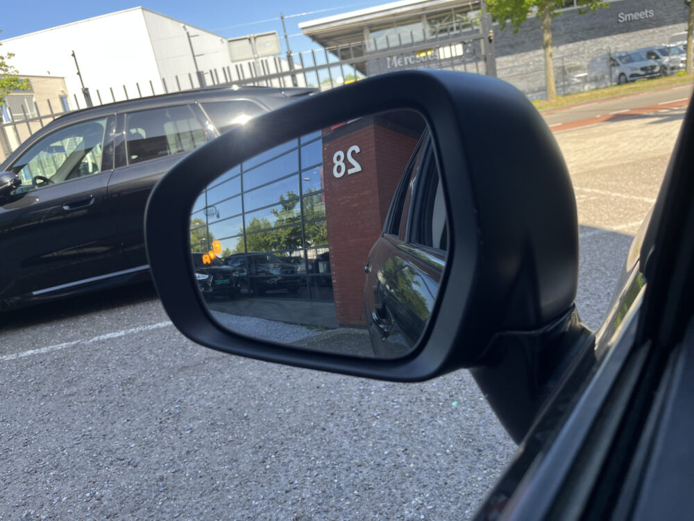 Suzuki S-Cross 1.5 Hybrid Style // ADAPT. CRUISE // DODEHOEK // STOELVERWARMING // CAMERA // APPLE-ANDROID AUTO // KEYLESS // 19