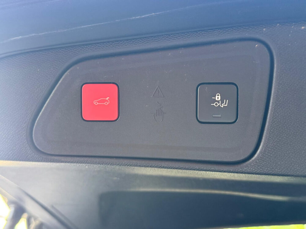 Peugeot 3008 1.6 HYbrid 225 GT // SCHUIF-KANTELDAK // ADAPT. CRUISE // DODEHOEK // ELEK. ACHTERKLEP // 360 CAMERA // NAVI+CARPLAY // 11