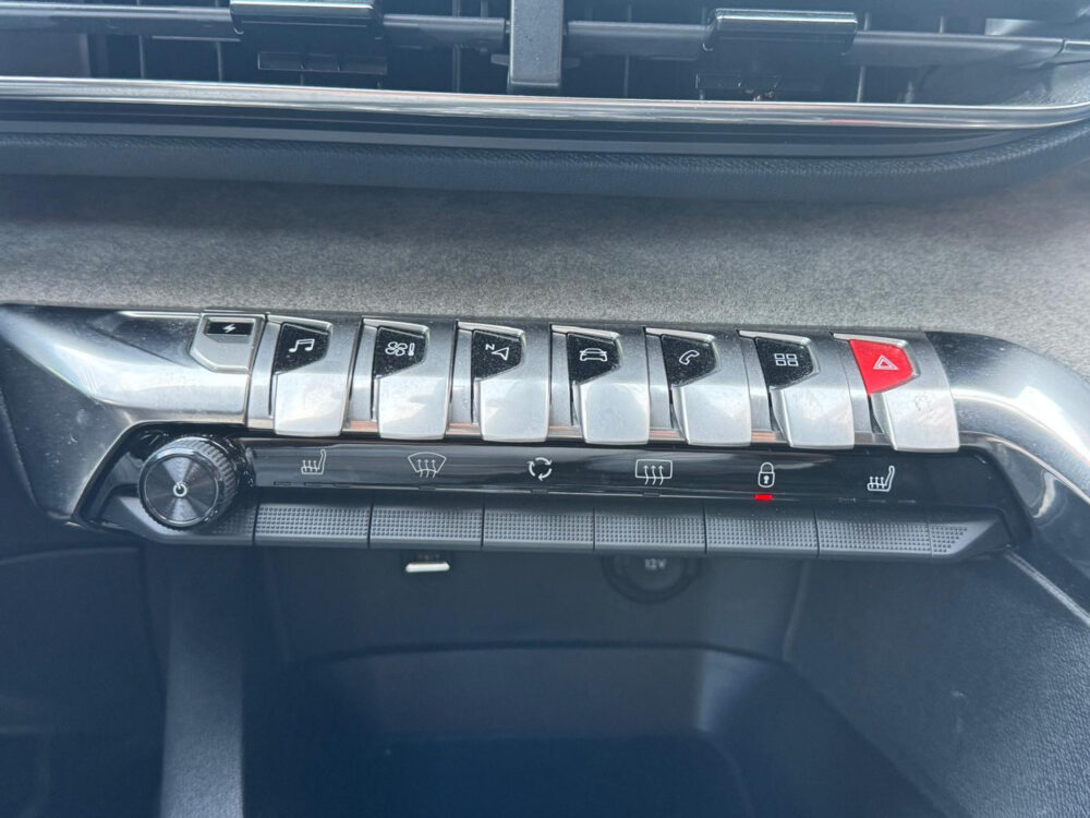 Peugeot 3008 1.6 HYbrid 225 GT // SCHUIF-KANTELDAK // ADAPT. CRUISE // DODEHOEK // ELEK. ACHTERKLEP // 360 CAMERA // NAVI+CARPLAY // 16