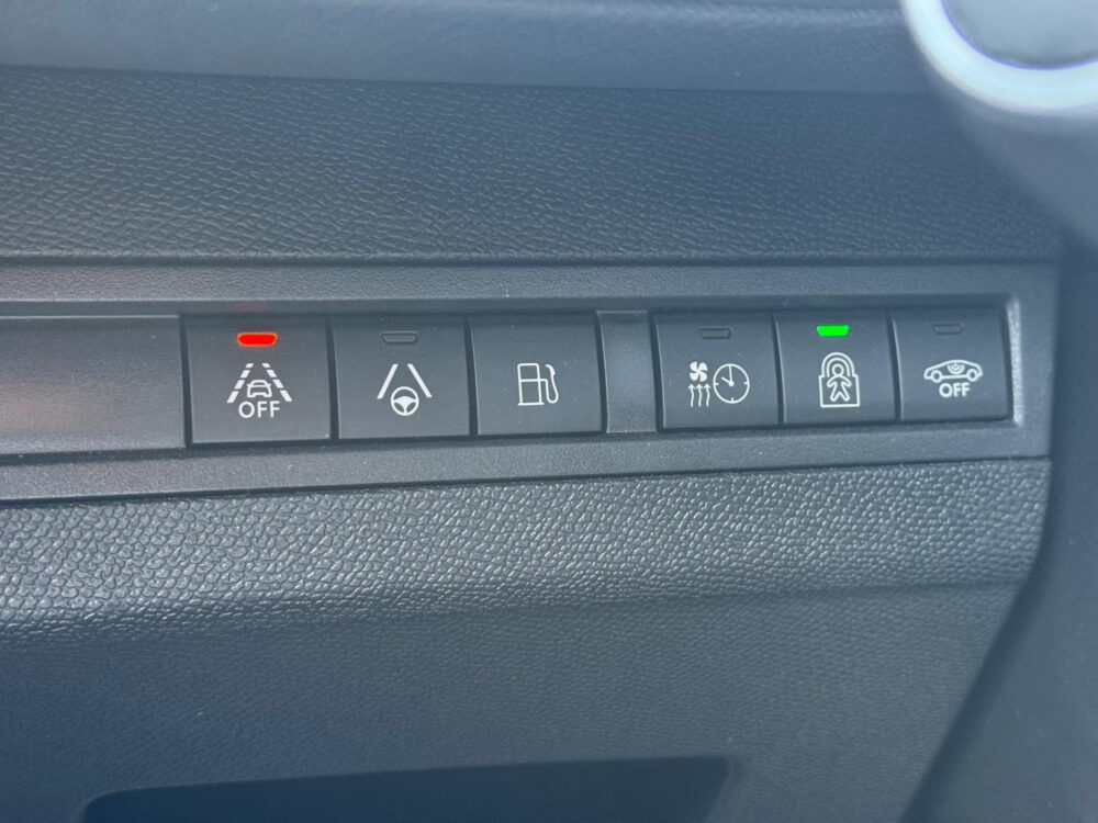 Peugeot 3008 1.6 HYbrid 225 GT // SCHUIF-KANTELDAK // ADAPT. CRUISE // DODEHOEK // ELEK. ACHTERKLEP // 360 CAMERA // NAVI+CARPLAY // 18