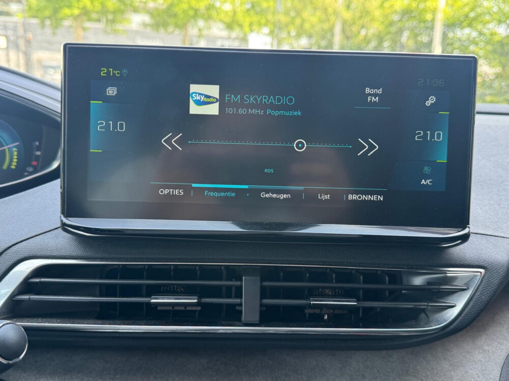Peugeot 3008 1.6 HYbrid 225 GT // SCHUIF-KANTELDAK // ADAPT. CRUISE // DODEHOEK // ELEK. ACHTERKLEP // 360 CAMERA // NAVI+CARPLAY // 26