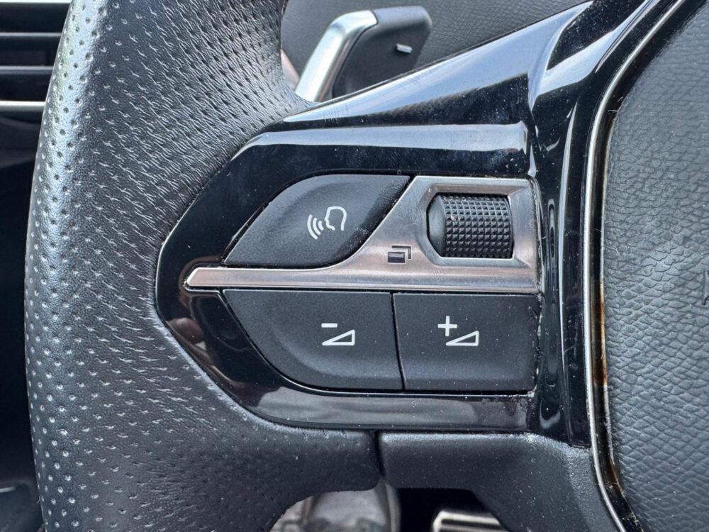Peugeot 3008 1.6 HYbrid 225 GT // SCHUIF-KANTELDAK // ADAPT. CRUISE // DODEHOEK // ELEK. ACHTERKLEP // 360 CAMERA // NAVI+CARPLAY // 30