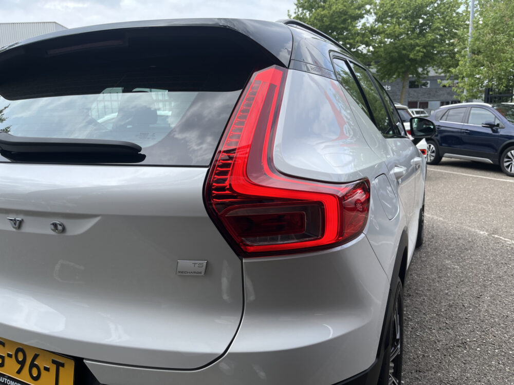 Volvo XC40 1.5 T5 Recharge R-Design // LEDER // ELEK. STOELEN+GEHEUGEN // HARMAN&KARDON // CAMERA // 12