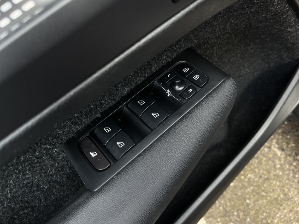 Volvo XC40 1.5 T5 Recharge R-Design // LEDER // ELEK. STOELEN+GEHEUGEN // HARMAN&KARDON // CAMERA // 18