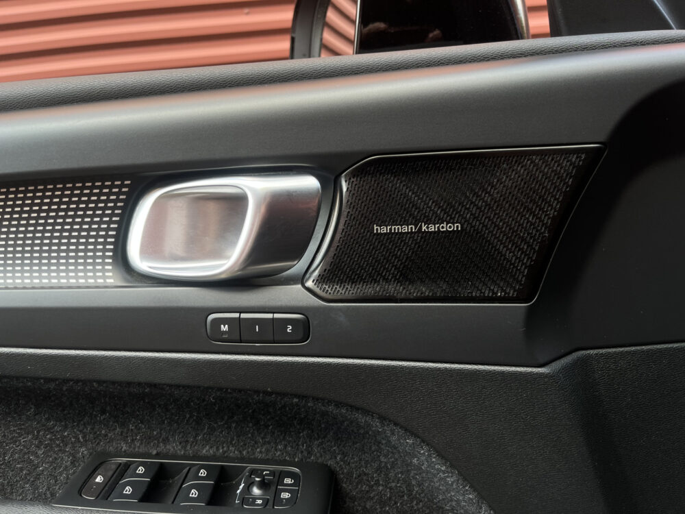 Volvo XC40 1.5 T5 Recharge R-Design // LEDER // ELEK. STOELEN+GEHEUGEN // HARMAN&KARDON // CAMERA // 19