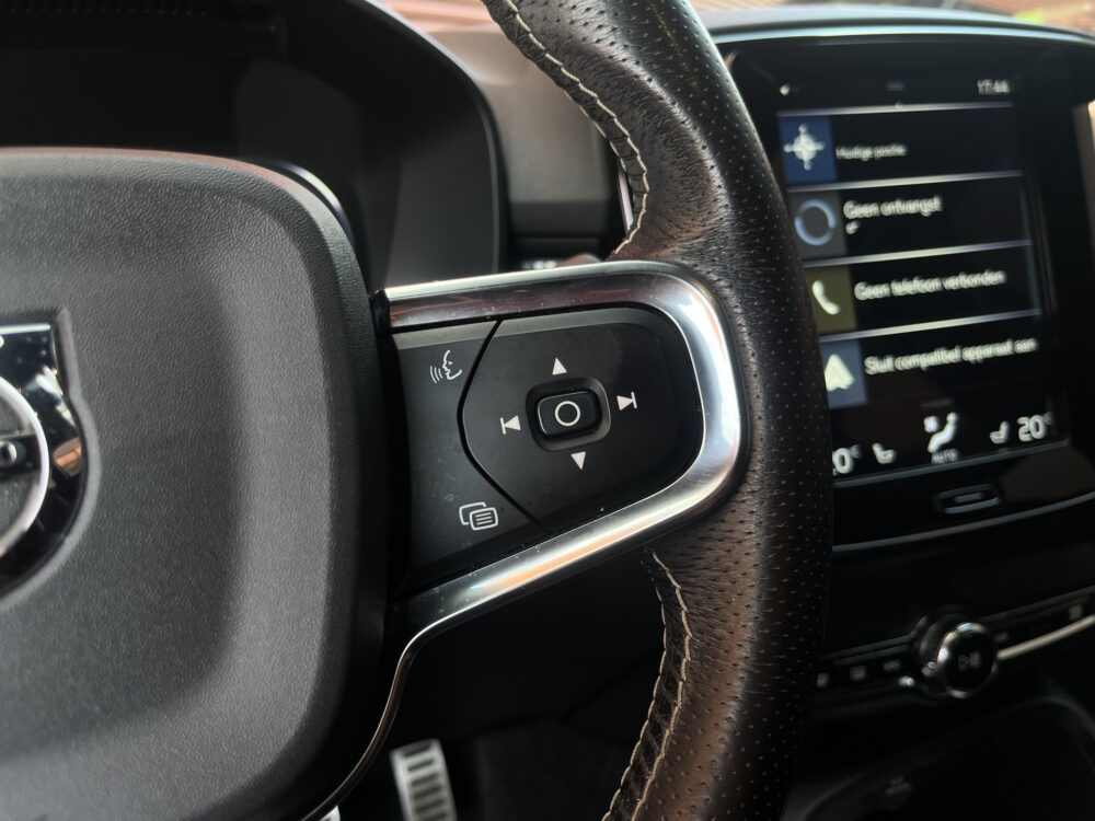 Volvo XC40 1.5 T5 Recharge R-Design // LEDER // ELEK. STOELEN+GEHEUGEN // HARMAN&KARDON // CAMERA // 22