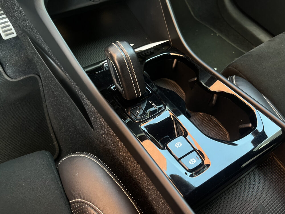 Volvo XC40 1.5 T5 Recharge R-Design // LEDER // ELEK. STOELEN+GEHEUGEN // HARMAN&KARDON // CAMERA // 24
