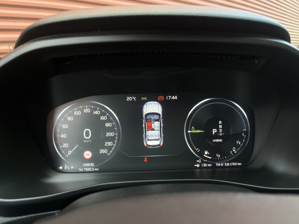 Volvo XC40 1.5 T5 Recharge R-Design // LEDER // ELEK. STOELEN+GEHEUGEN // HARMAN&KARDON // CAMERA // 34
