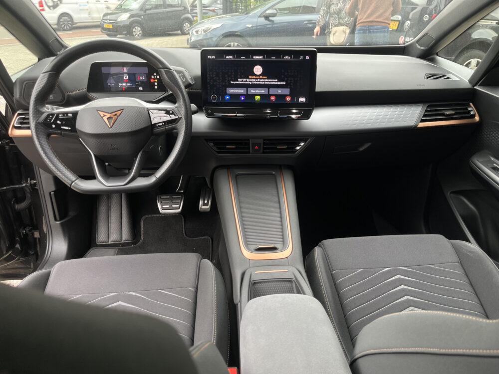 CUPRA Born Business Plus 62 kWh // ADAPT. CRUISE // FULL LED // CAMERA+SENSOREN // SFEERVERLICHTING // NAVI+CARPLAY // 15