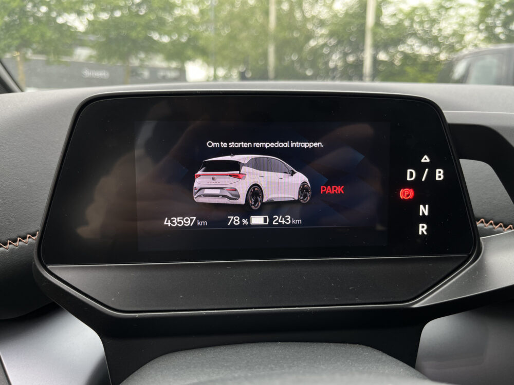 CUPRA Born Business Plus 62 kWh // ADAPT. CRUISE // FULL LED // CAMERA+SENSOREN // SFEERVERLICHTING // NAVI+CARPLAY // 30