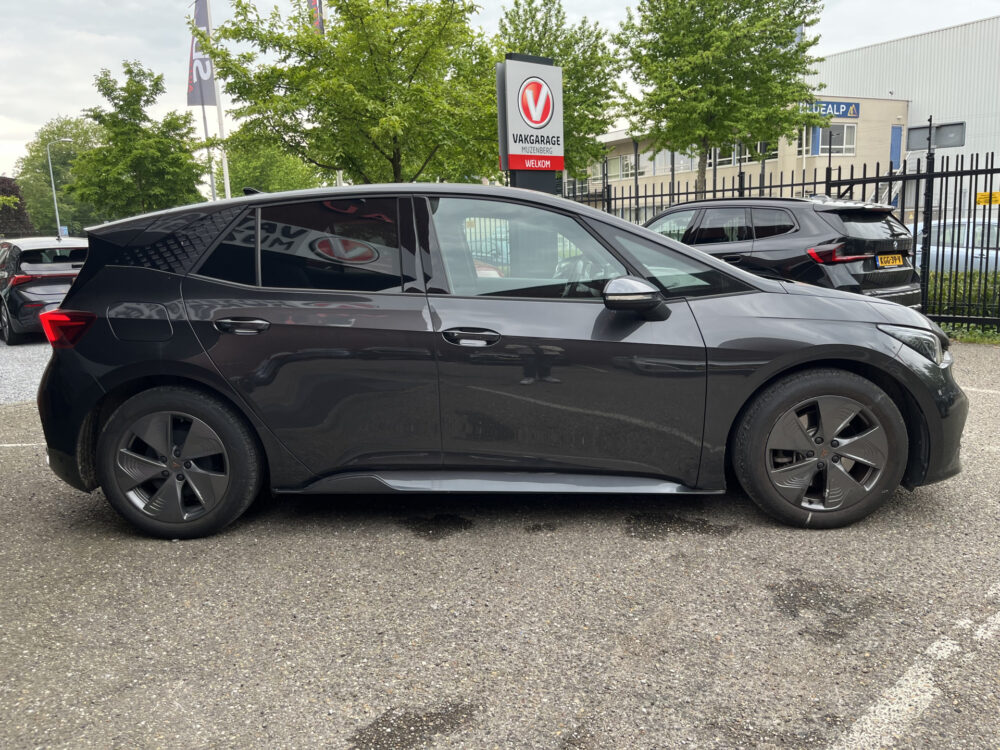 CUPRA Born Business Plus 62 kWh // ADAPT. CRUISE // FULL LED // CAMERA+SENSOREN // SFEERVERLICHTING // NAVI+CARPLAY // 24