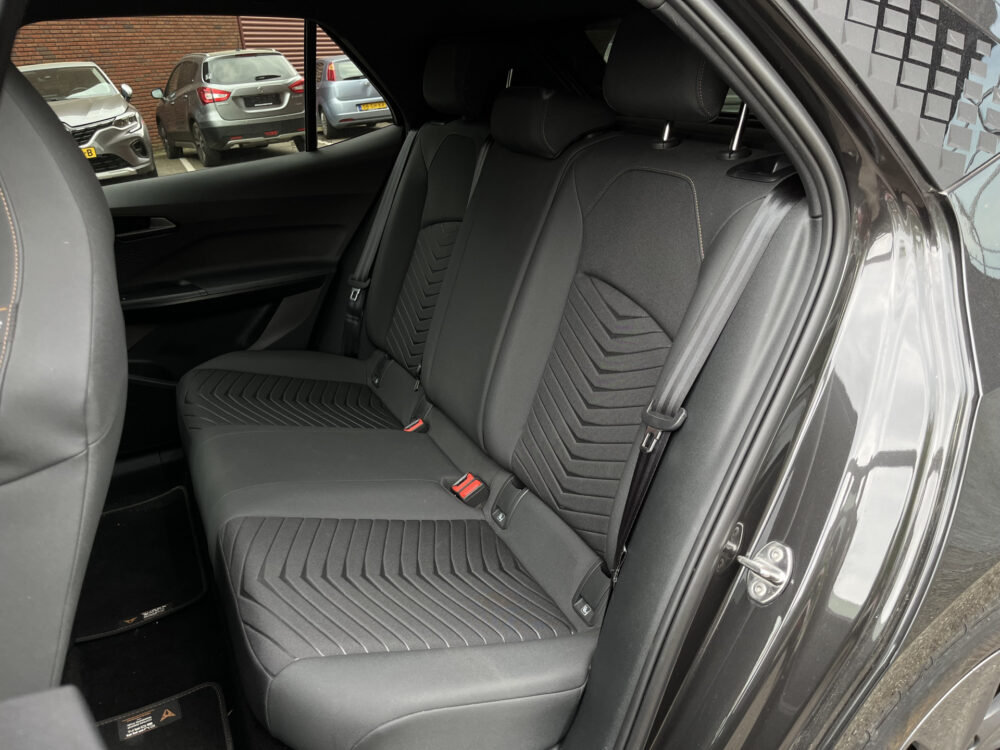 CUPRA Born Business Plus 62 kWh // ADAPT. CRUISE // FULL LED // CAMERA+SENSOREN // SFEERVERLICHTING // NAVI+CARPLAY // 28