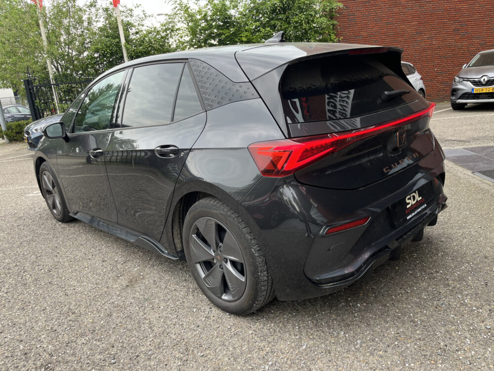 CUPRA Born Business Plus 62 kWh // ADAPT. CRUISE // FULL LED // CAMERA+SENSOREN // SFEERVERLICHTING // NAVI+CARPLAY // 3