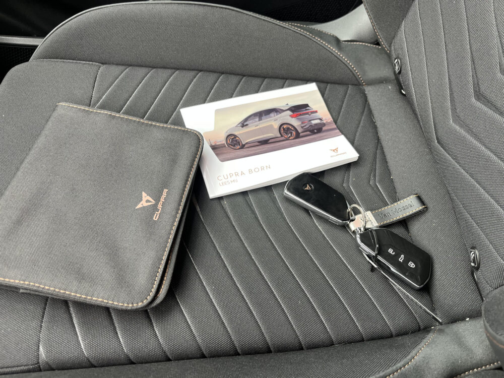 CUPRA Born Business Plus 62 kWh // ADAPT. CRUISE // FULL LED // CAMERA+SENSOREN // SFEERVERLICHTING // NAVI+CARPLAY // 4