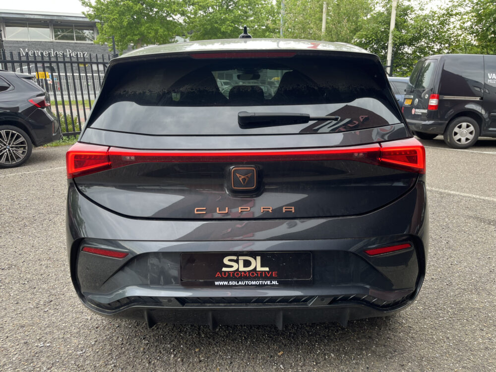 CUPRA Born Business Plus 62 kWh // ADAPT. CRUISE // FULL LED // CAMERA+SENSOREN // SFEERVERLICHTING // NAVI+CARPLAY // 5